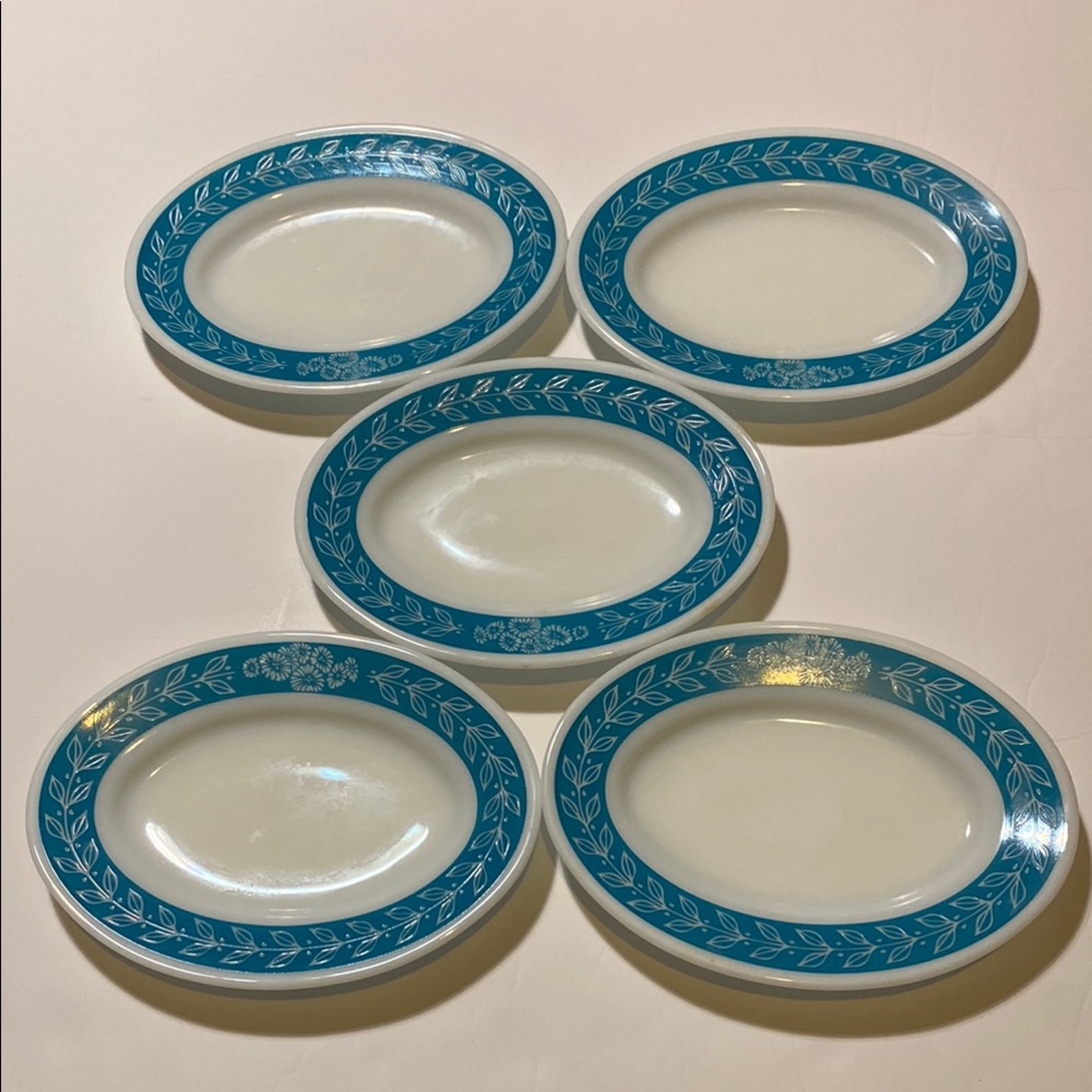 Pyrex Turquoise and White Dinnerware Set. Laurel Leaf. 5 plates - Milk glass.